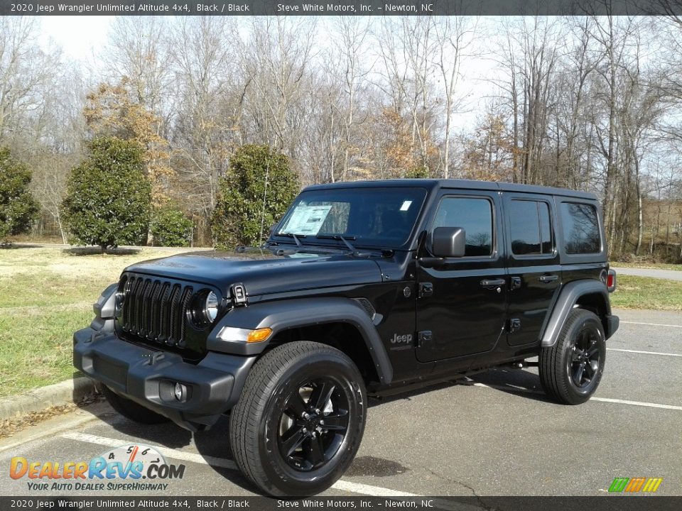 Front 3/4 View of 2020 Jeep Wrangler Unlimited Altitude 4x4 Photo #2