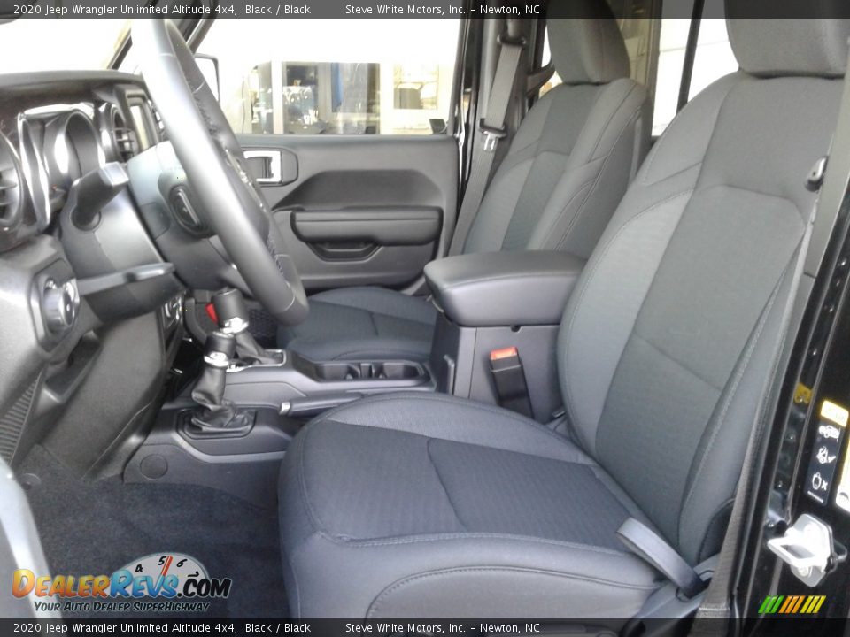 Front Seat of 2020 Jeep Wrangler Unlimited Altitude 4x4 Photo #11
