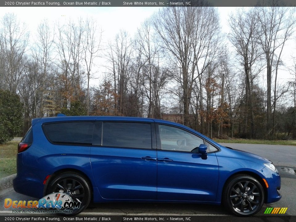 2020 Chrysler Pacifica Touring Ocean Blue Metallic / Black Photo #5