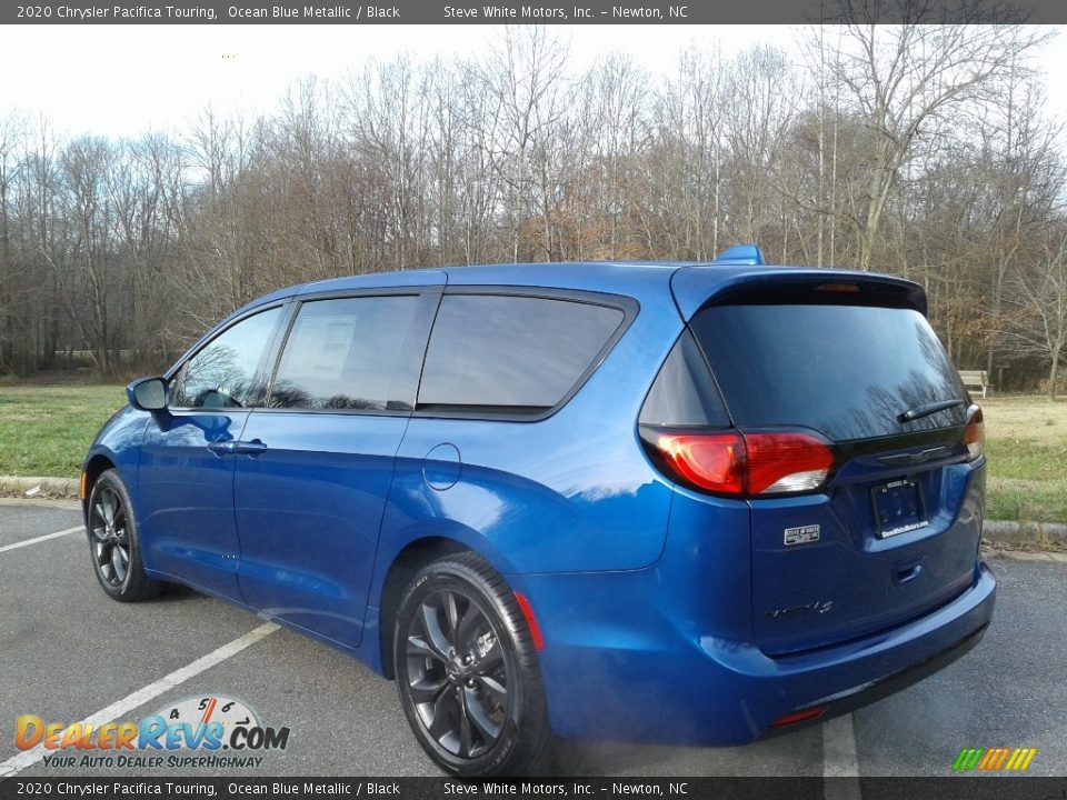 2020 Chrysler Pacifica Touring Ocean Blue Metallic / Black Photo #8