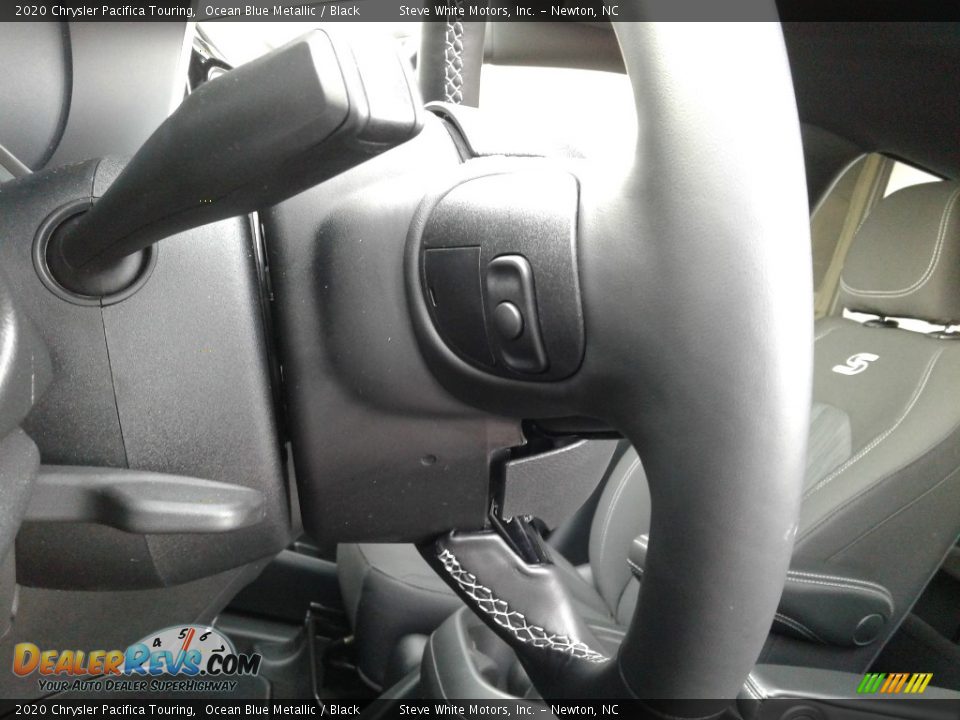 2020 Chrysler Pacifica Touring Ocean Blue Metallic / Black Photo #12