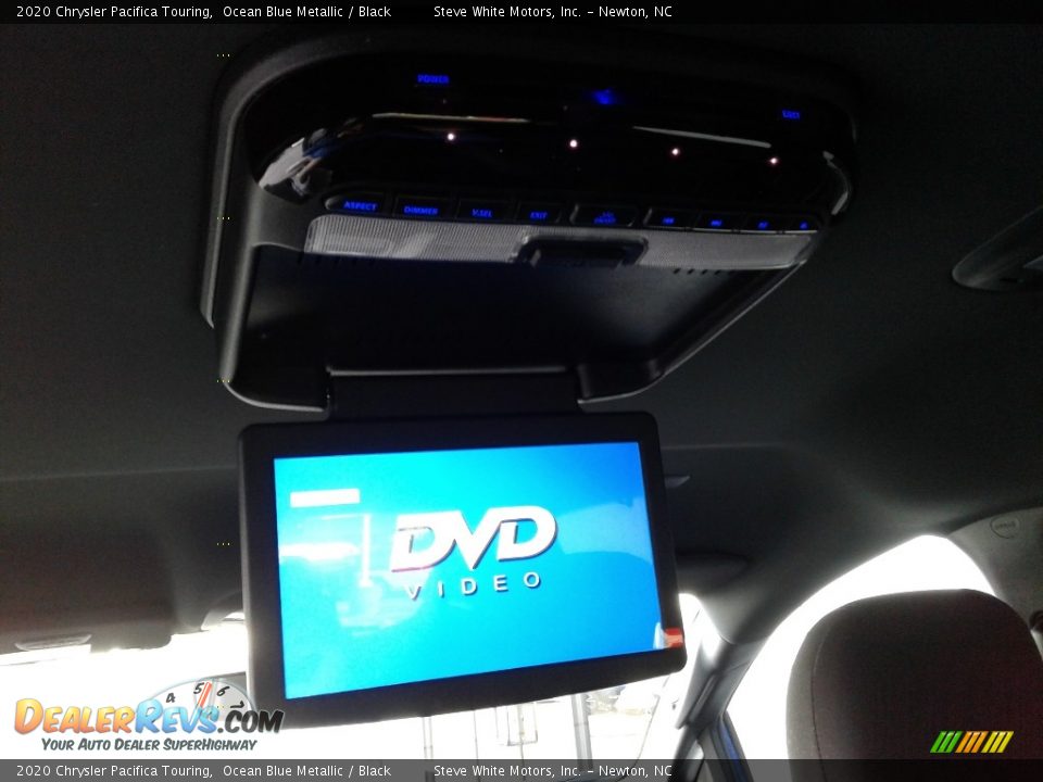 2020 Chrysler Pacifica Touring Ocean Blue Metallic / Black Photo #14