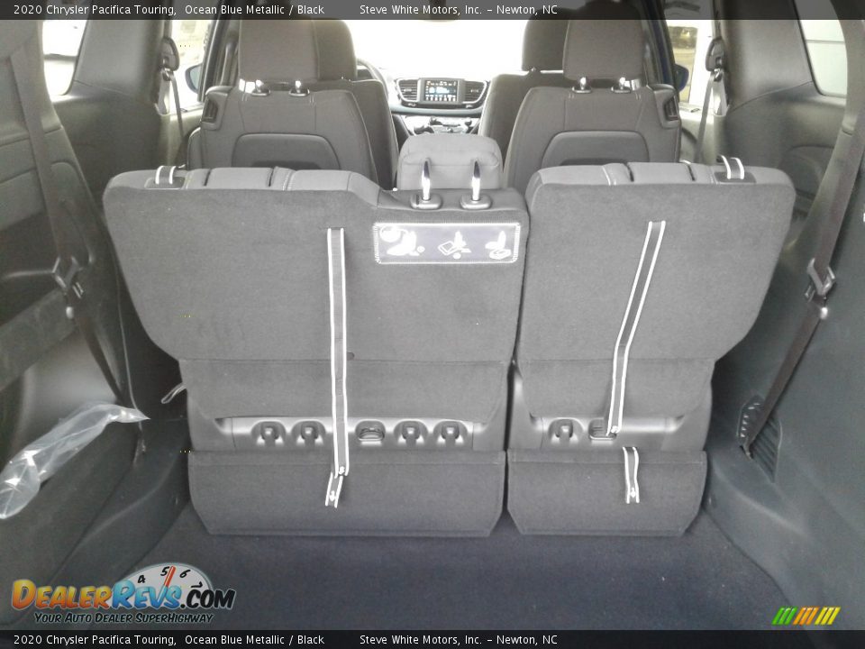 2020 Chrysler Pacifica Touring Trunk Photo #20