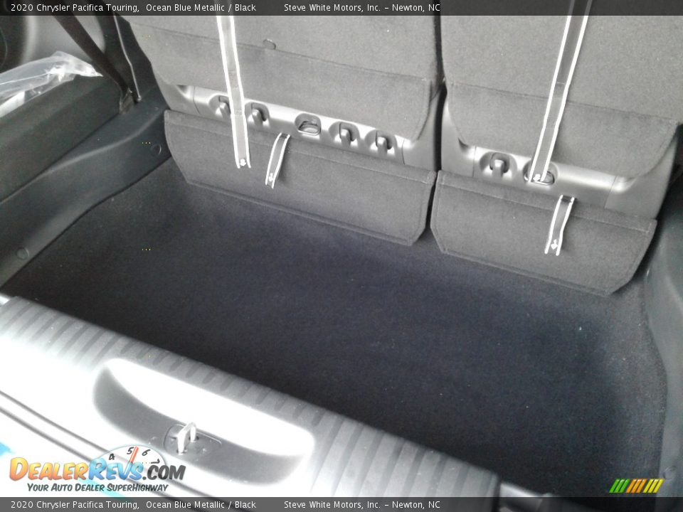 2020 Chrysler Pacifica Touring Trunk Photo #22