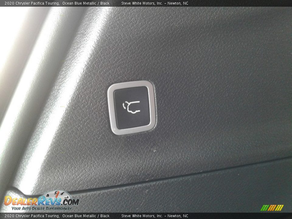 2020 Chrysler Pacifica Touring Ocean Blue Metallic / Black Photo #23