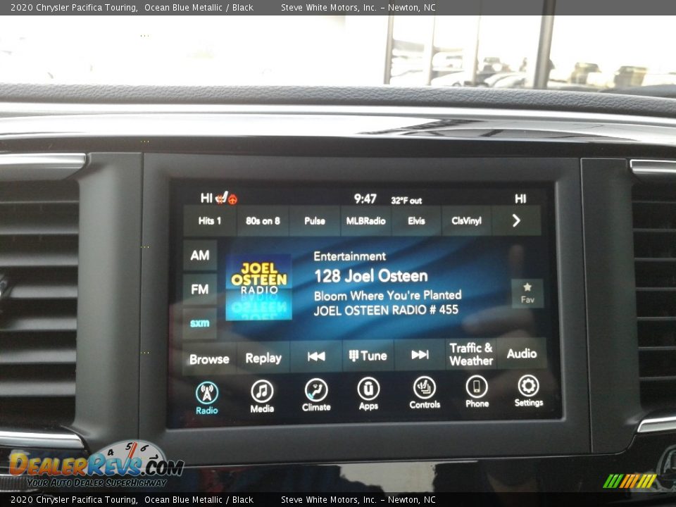 Controls of 2020 Chrysler Pacifica Touring Photo #28