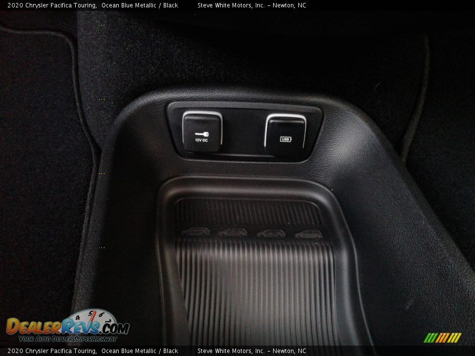 2020 Chrysler Pacifica Touring Ocean Blue Metallic / Black Photo #34