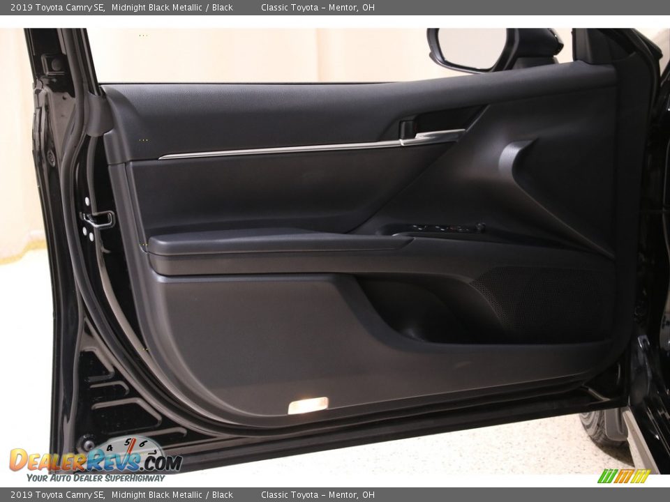 2019 Toyota Camry SE Midnight Black Metallic / Black Photo #4