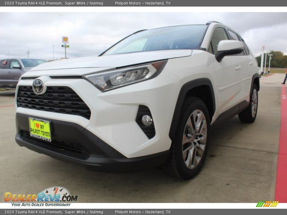 2020 Toyota RAV4 XLE Premium Super White / Nutmeg Photo #4
