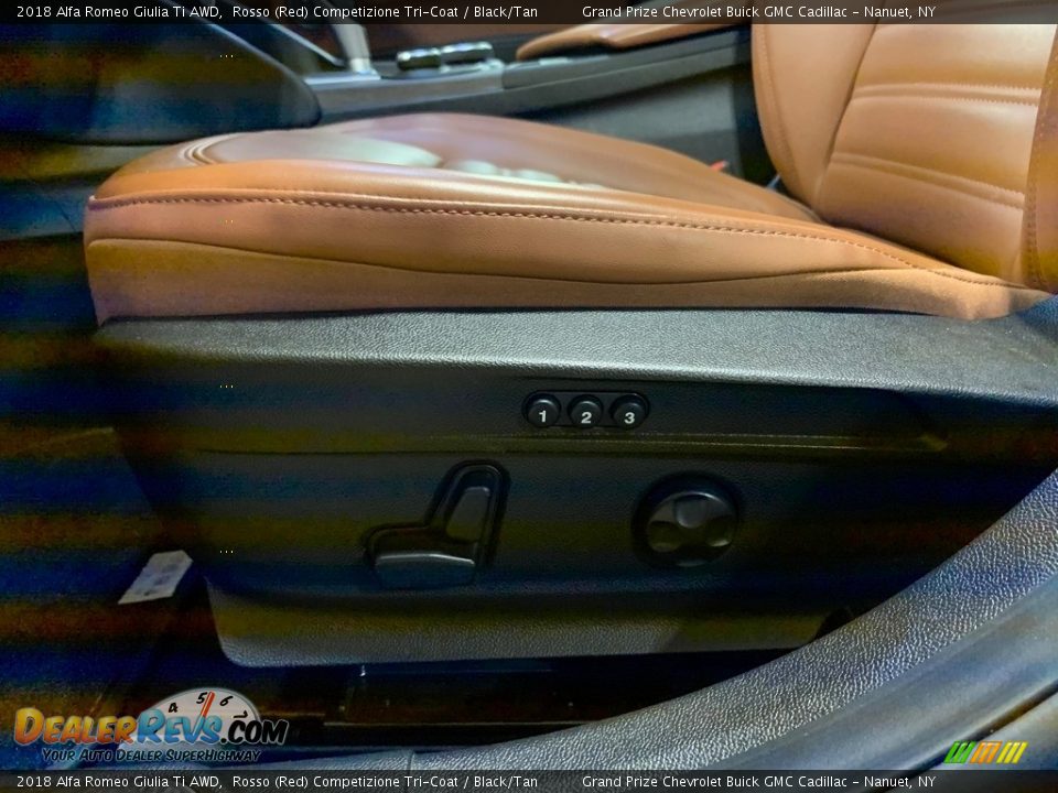 Front Seat of 2018 Alfa Romeo Giulia Ti AWD Photo #11