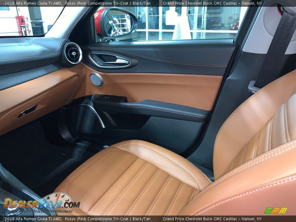 Front Seat of 2018 Alfa Romeo Giulia Ti AWD Photo #19