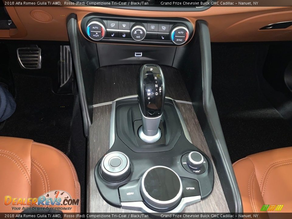 2018 Alfa Romeo Giulia Ti AWD Shifter Photo #23
