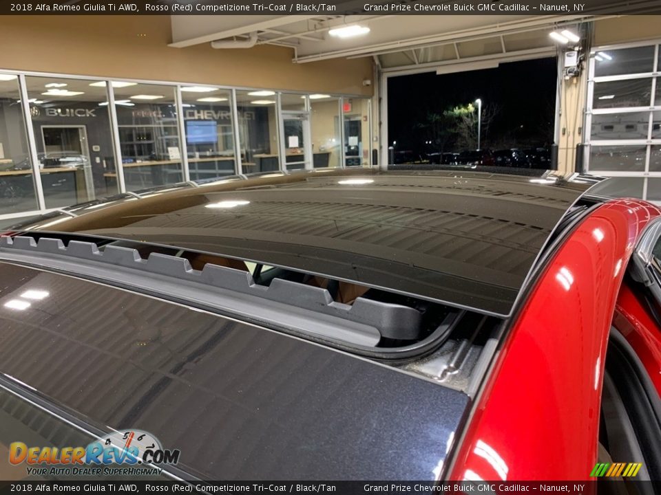 Sunroof of 2018 Alfa Romeo Giulia Ti AWD Photo #25