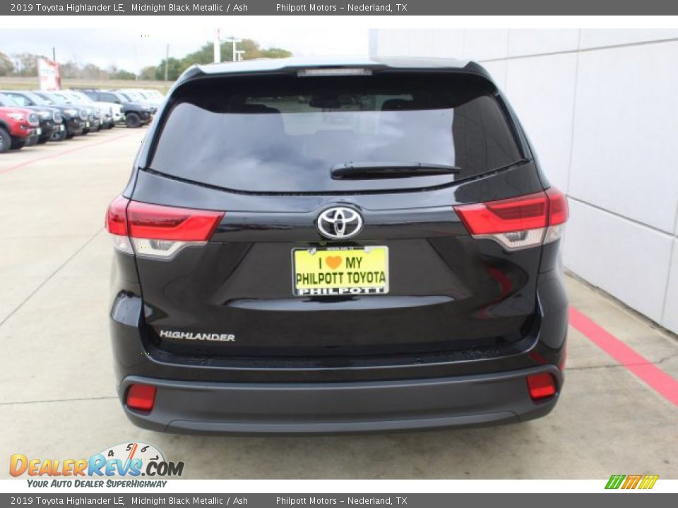 2019 Toyota Highlander LE Midnight Black Metallic / Ash Photo #7