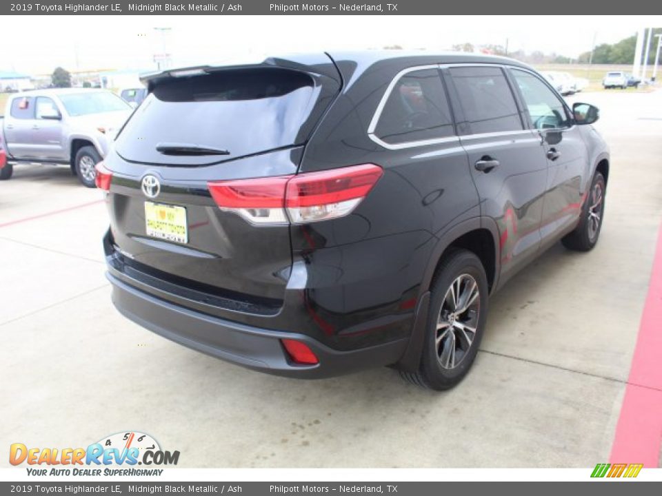 2019 Toyota Highlander LE Midnight Black Metallic / Ash Photo #8