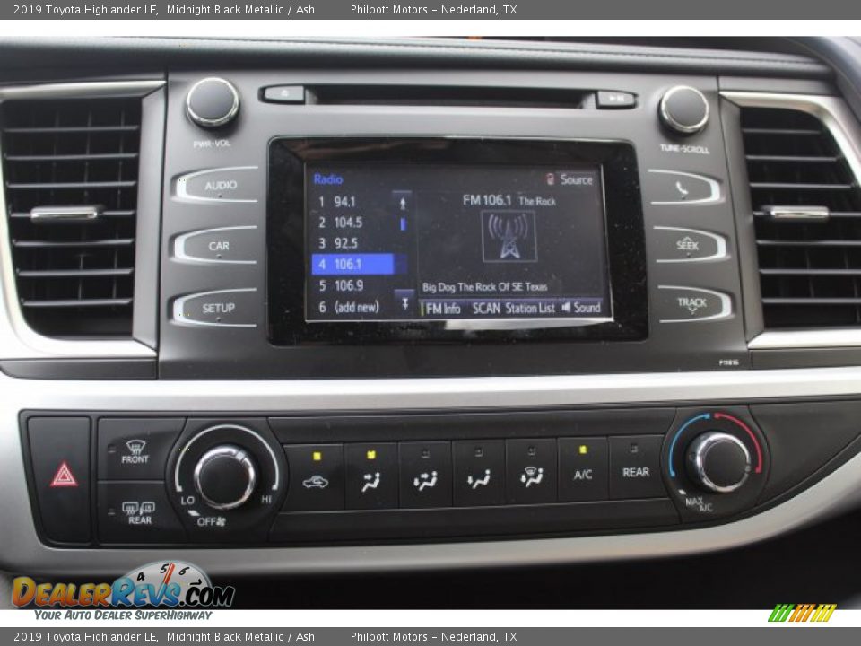 Controls of 2019 Toyota Highlander LE Photo #16