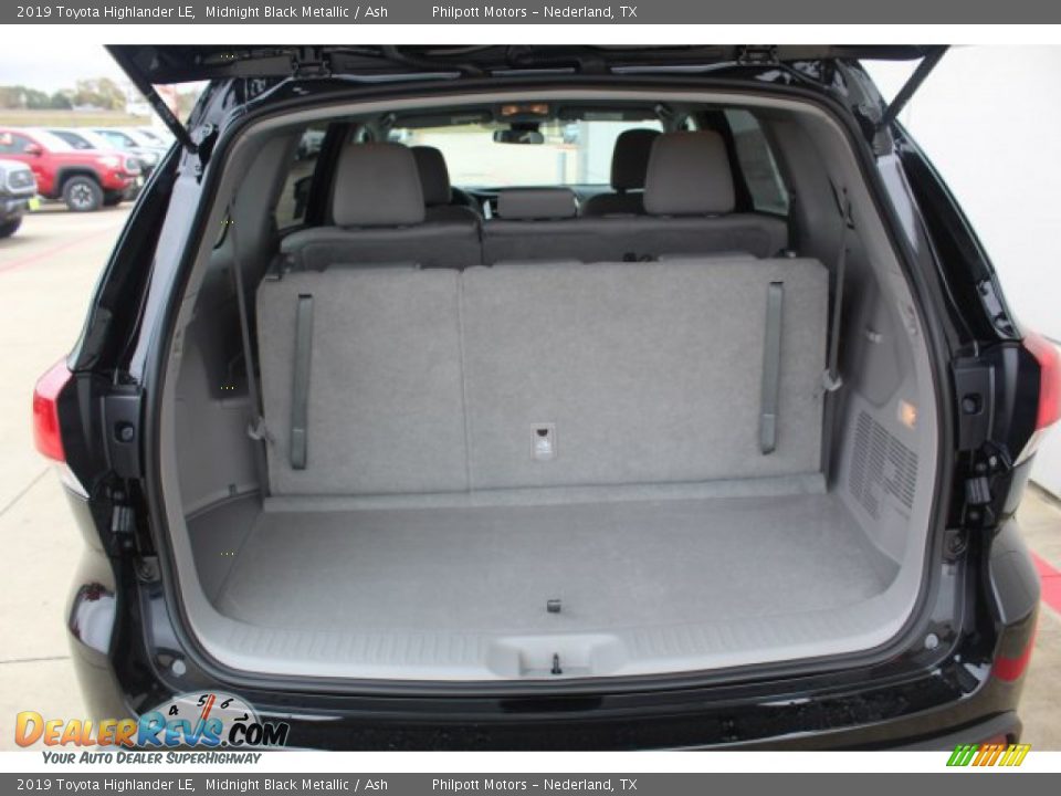 2019 Toyota Highlander LE Trunk Photo #20