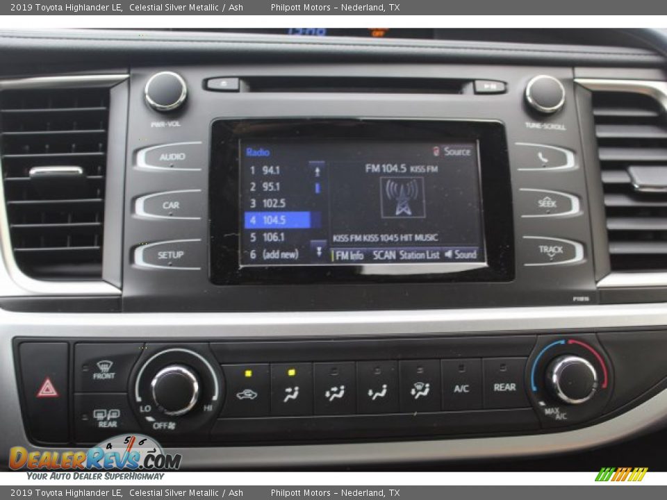 Controls of 2019 Toyota Highlander LE Photo #16