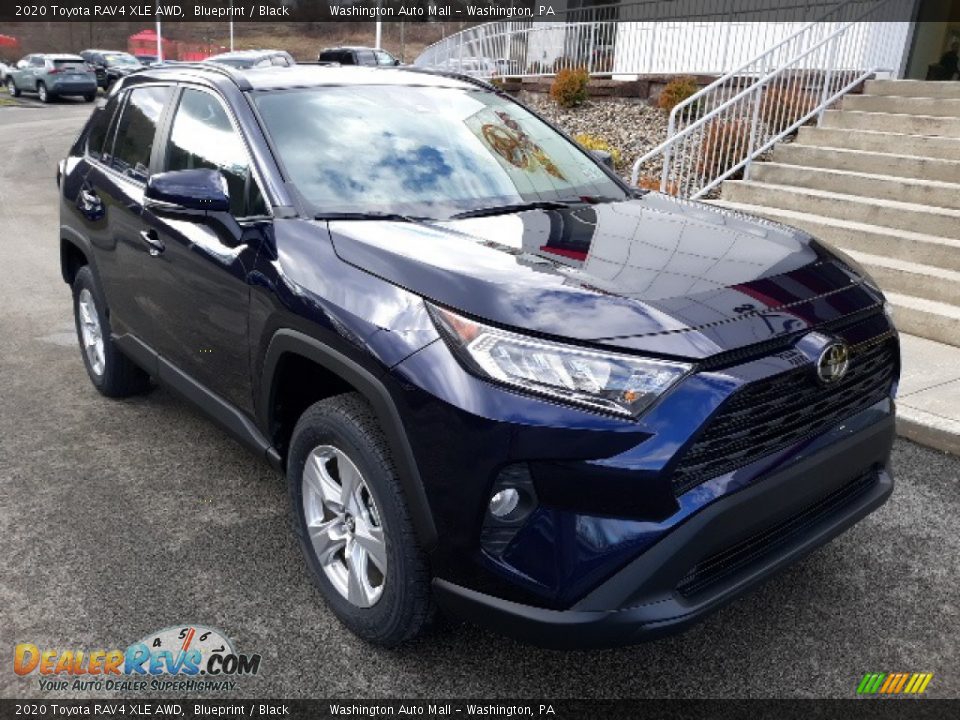 Front 3/4 View of 2020 Toyota RAV4 XLE AWD Photo #1