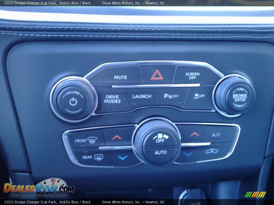 Controls of 2020 Dodge Charger Scat Pack Photo #26