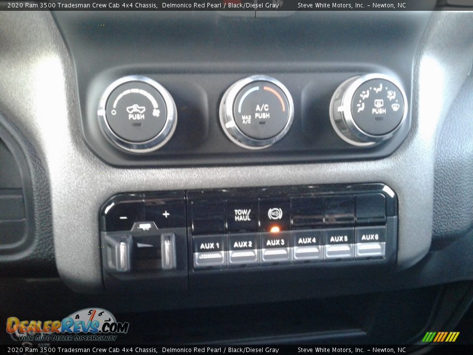 Controls of 2020 Ram 3500 Tradesman Crew Cab 4x4 Chassis Photo #22