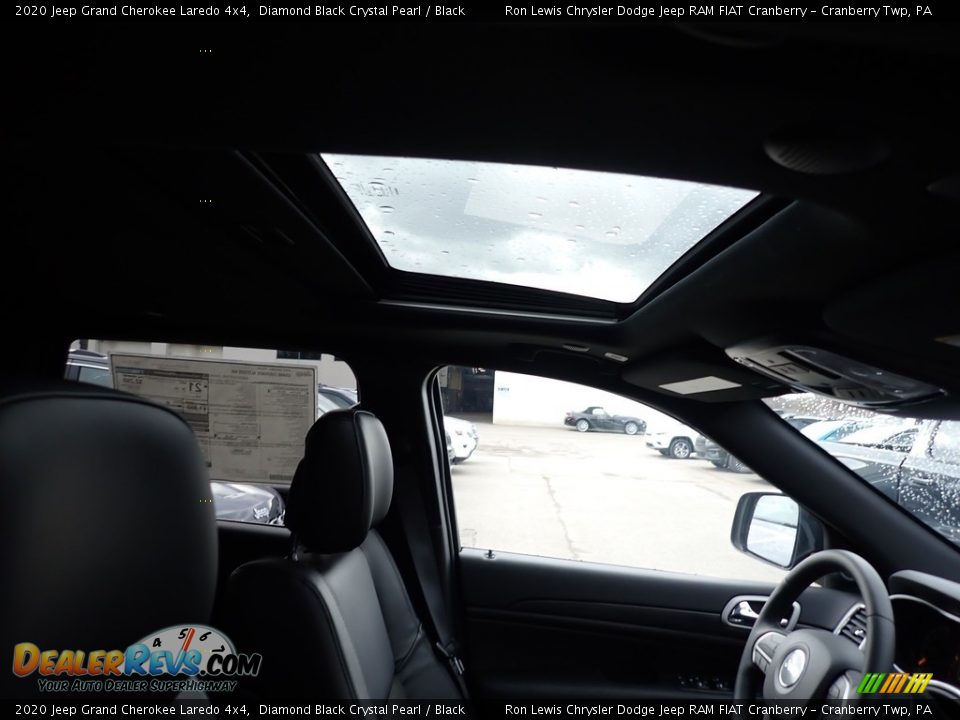 2020 Jeep Grand Cherokee Laredo 4x4 Diamond Black Crystal Pearl / Black Photo #11