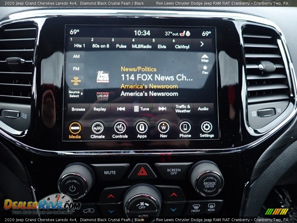 2020 Jeep Grand Cherokee Laredo 4x4 Diamond Black Crystal Pearl / Black Photo #16