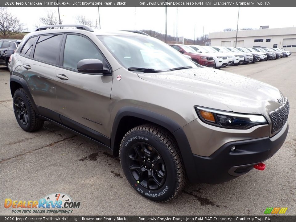 Front 3/4 View of 2020 Jeep Cherokee Trailhawk 4x4 Photo #7