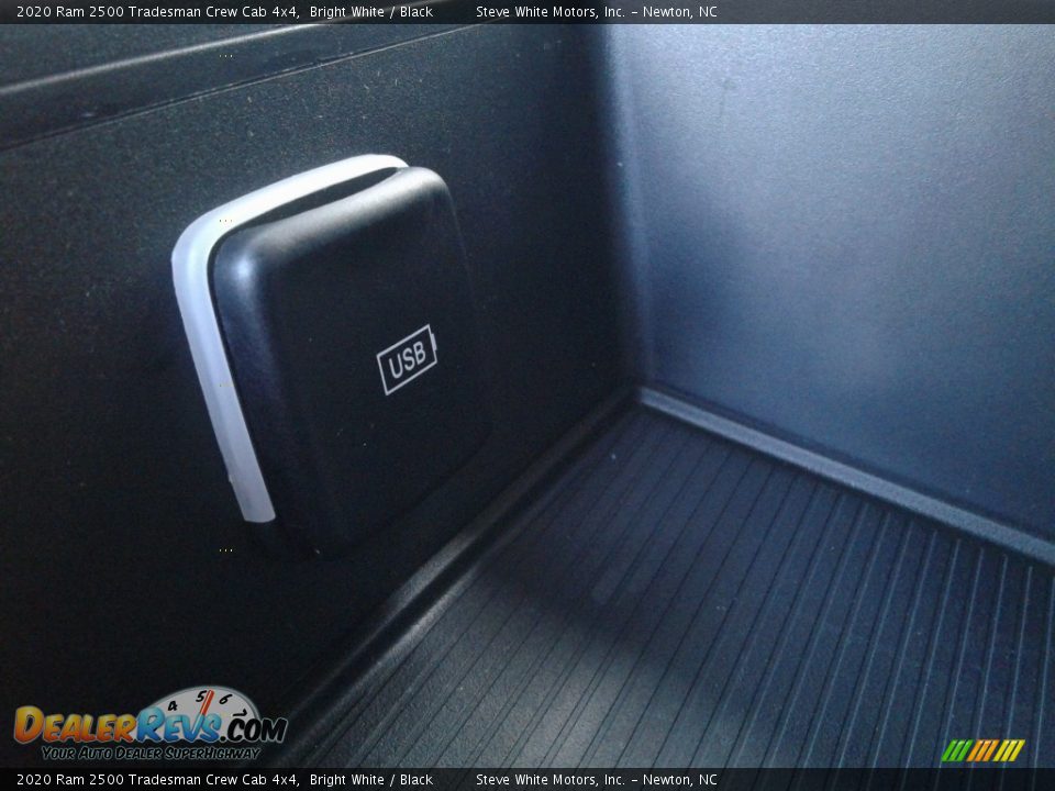 2020 Ram 2500 Tradesman Crew Cab 4x4 Bright White / Black Photo #26