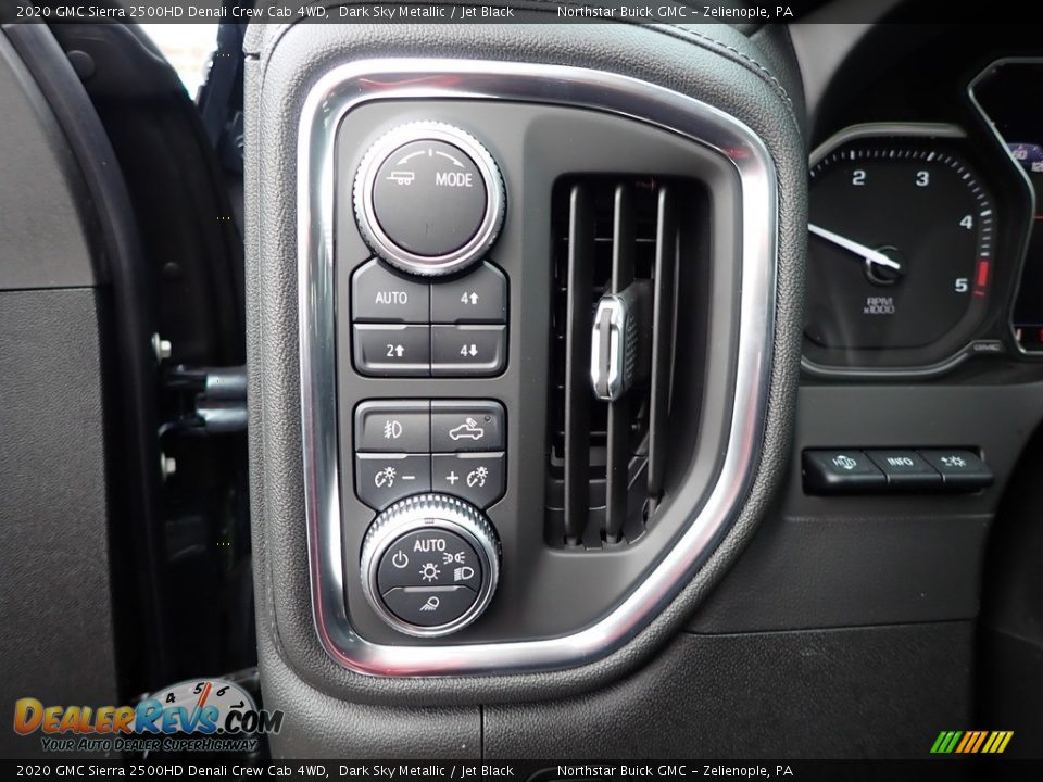 Controls of 2020 GMC Sierra 2500HD Denali Crew Cab 4WD Photo #12