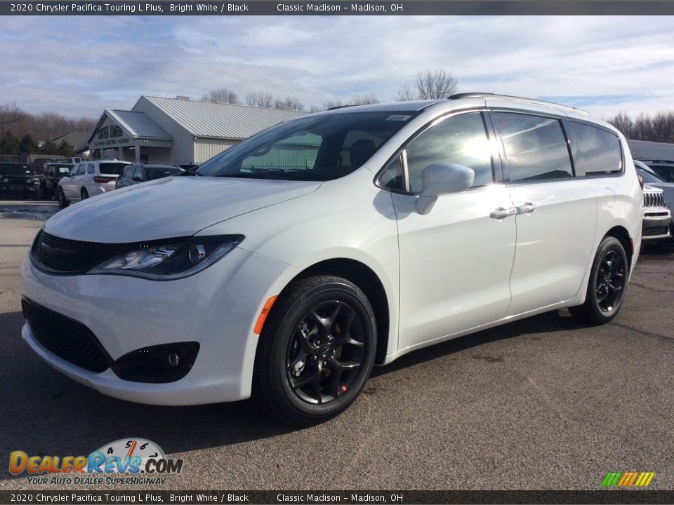 2020 Chrysler Pacifica Touring L Plus Bright White / Black Photo #5