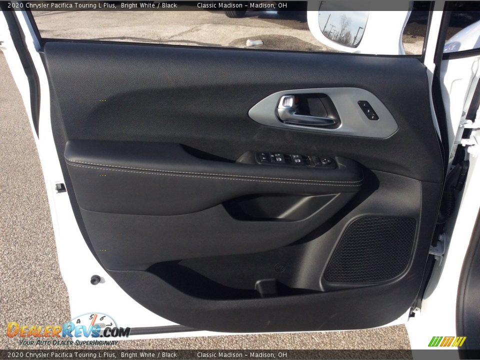 2020 Chrysler Pacifica Touring L Plus Bright White / Black Photo #10