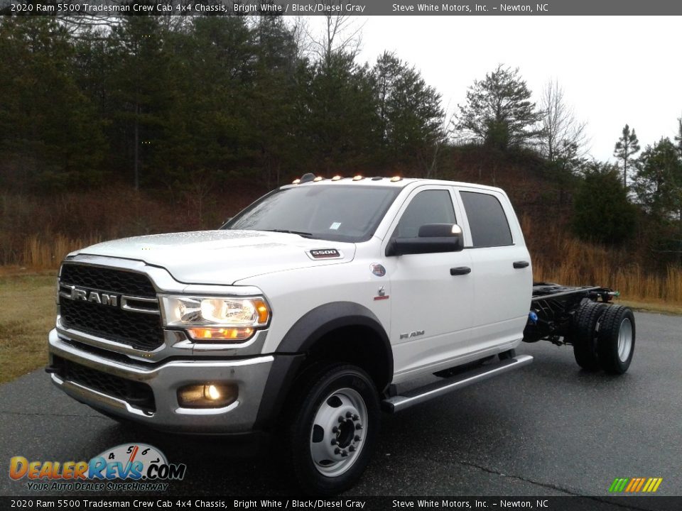 Front 3/4 View of 2020 Ram 5500 Tradesman Crew Cab 4x4 Chassis Photo #2