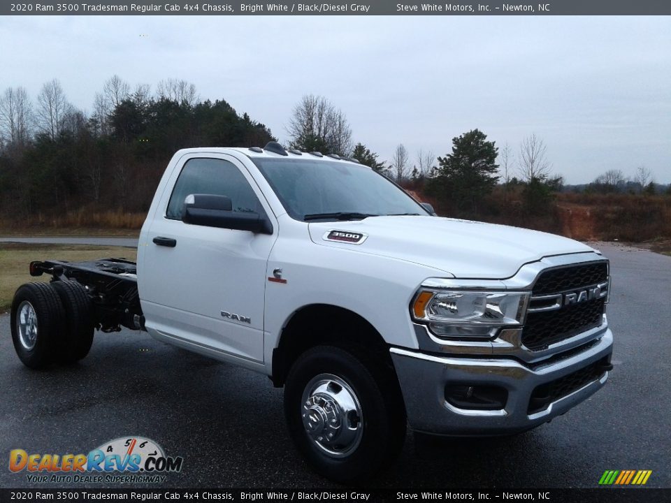 Front 3/4 View of 2020 Ram 3500 Tradesman Regular Cab 4x4 Chassis Photo #4
