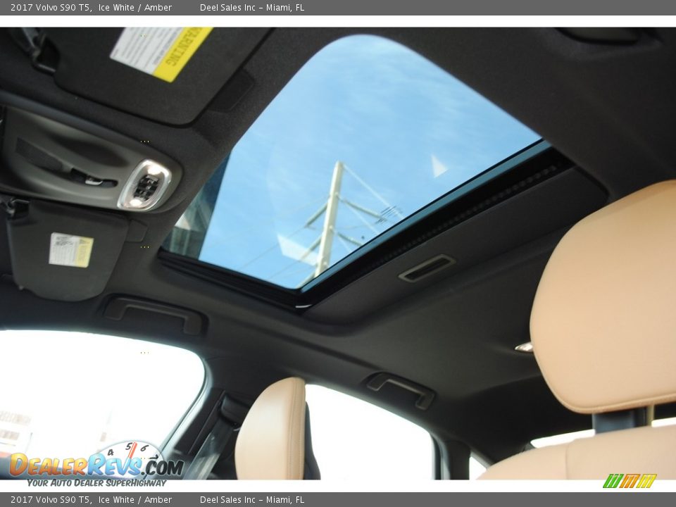 Sunroof of 2017 Volvo S90 T5 Photo #16