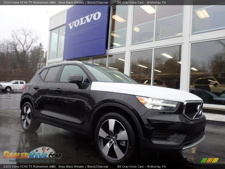 Front 3/4 View of 2020 Volvo XC40 T5 Momentum AWD Photo #1