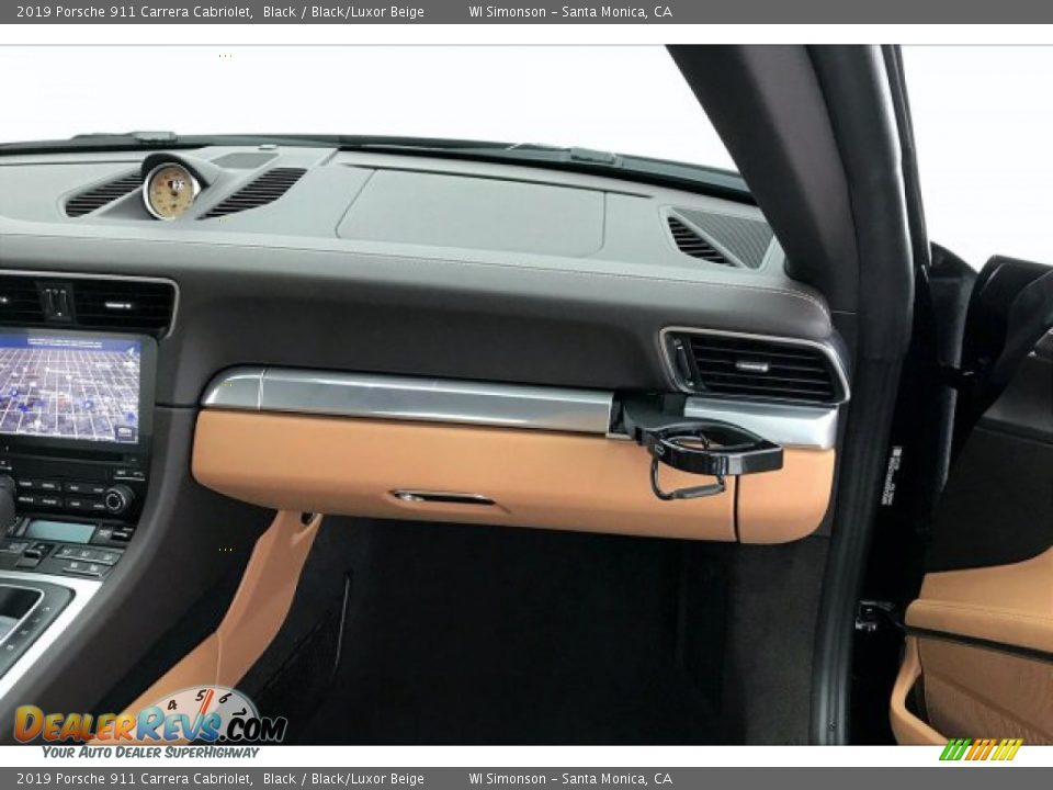 Dashboard of 2019 Porsche 911 Carrera Cabriolet Photo #28