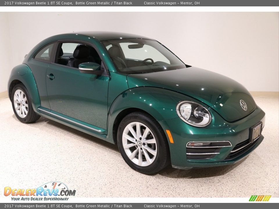 Front 3/4 View of 2017 Volkswagen Beetle 1.8T SE Coupe Photo #1