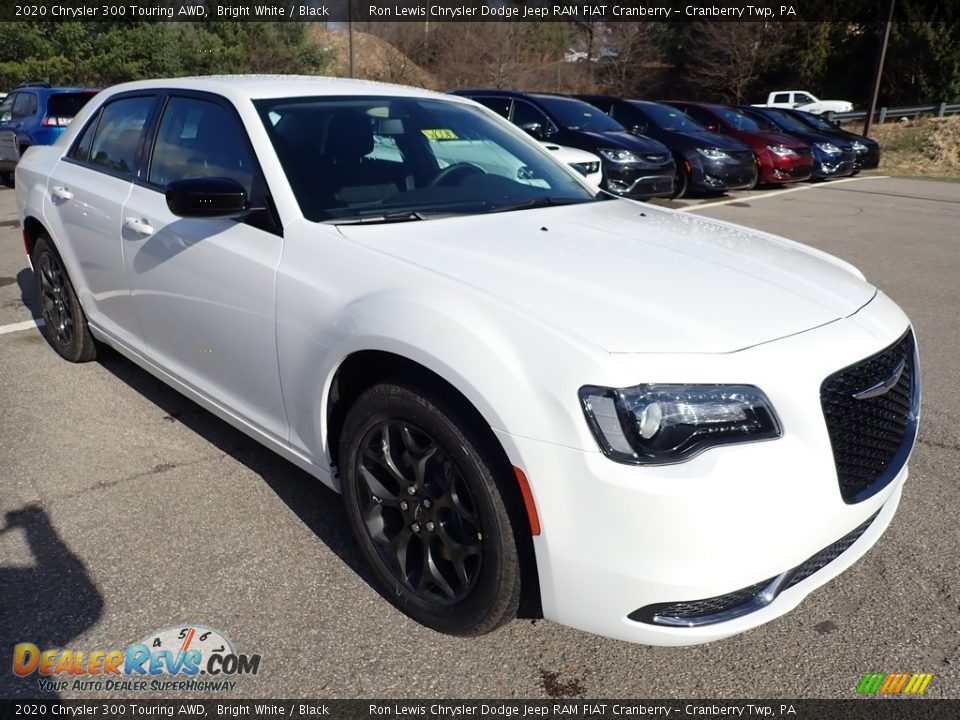 Front 3/4 View of 2020 Chrysler 300 Touring AWD Photo #7