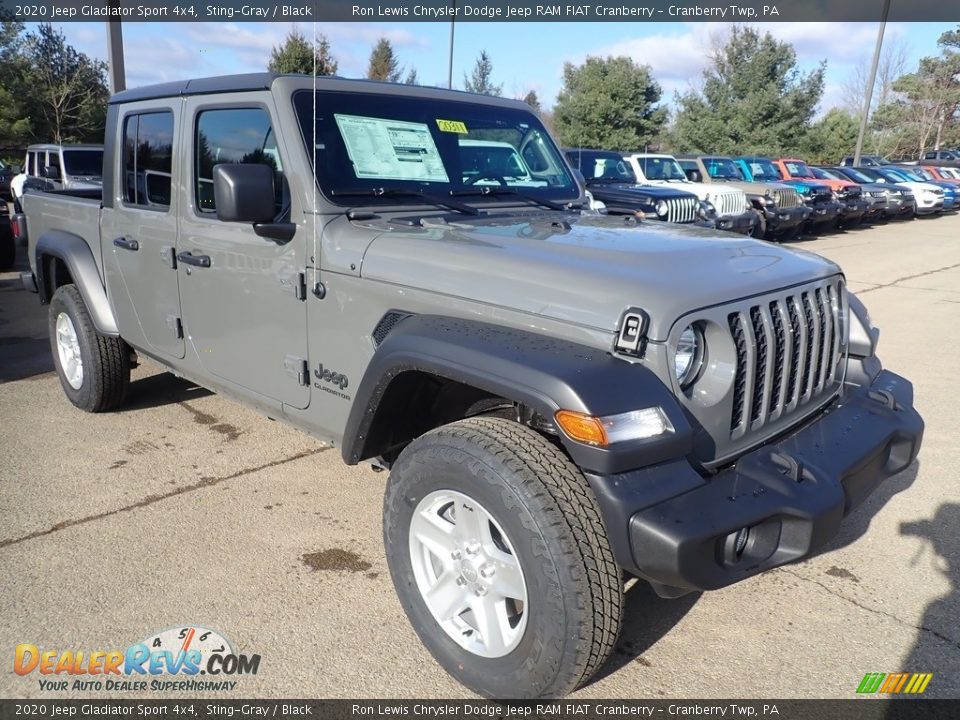 Front 3/4 View of 2020 Jeep Gladiator Sport 4x4 Photo #7