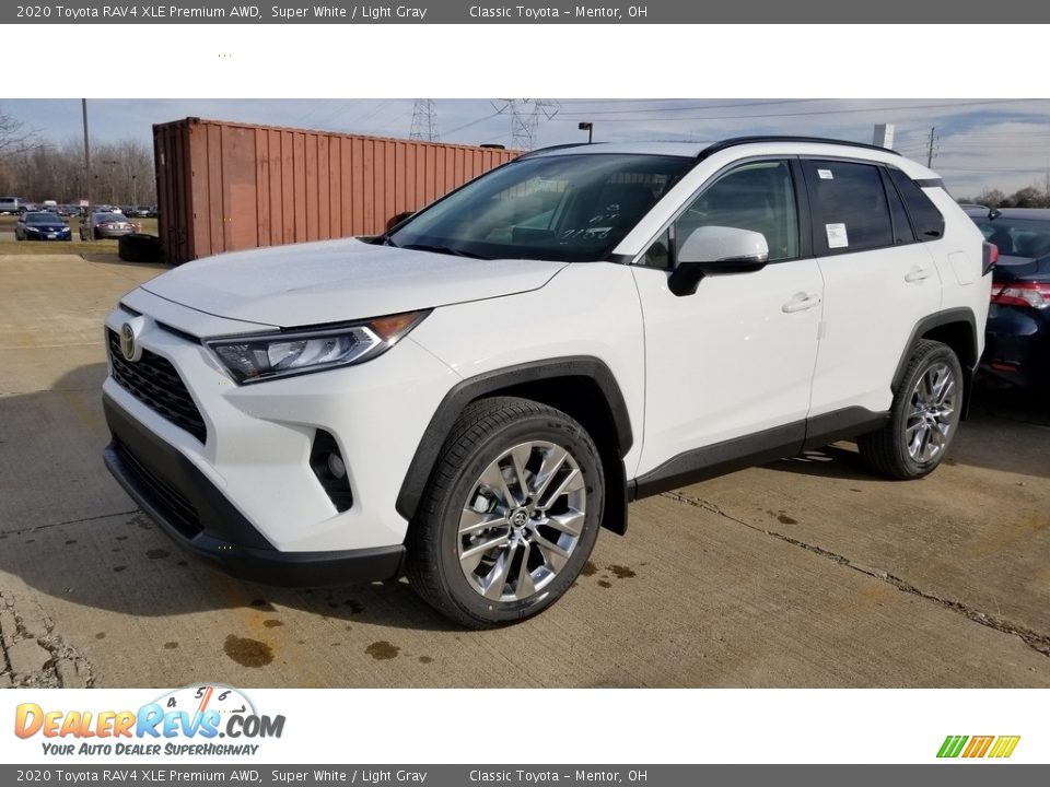 Front 3/4 View of 2020 Toyota RAV4 XLE Premium AWD Photo #1