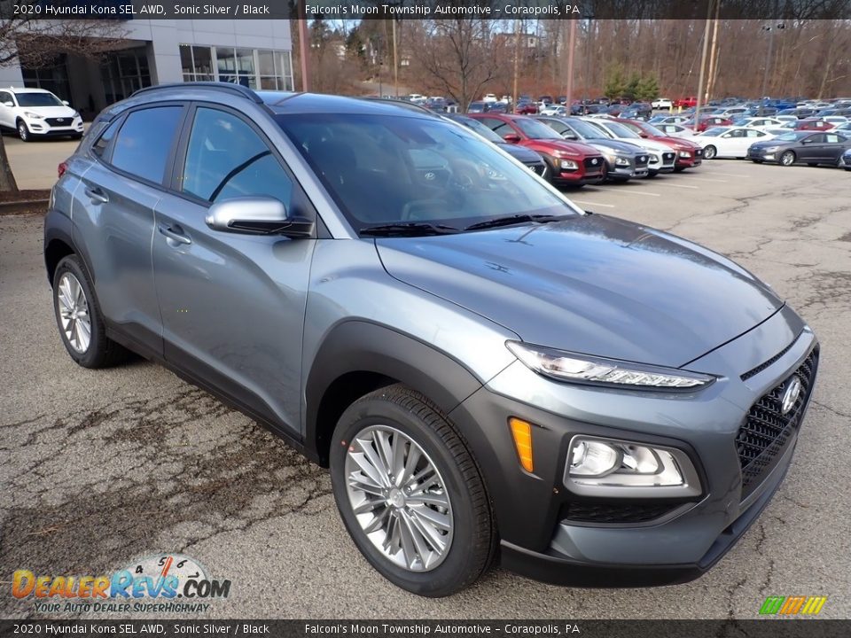 Front 3/4 View of 2020 Hyundai Kona SEL AWD Photo #3