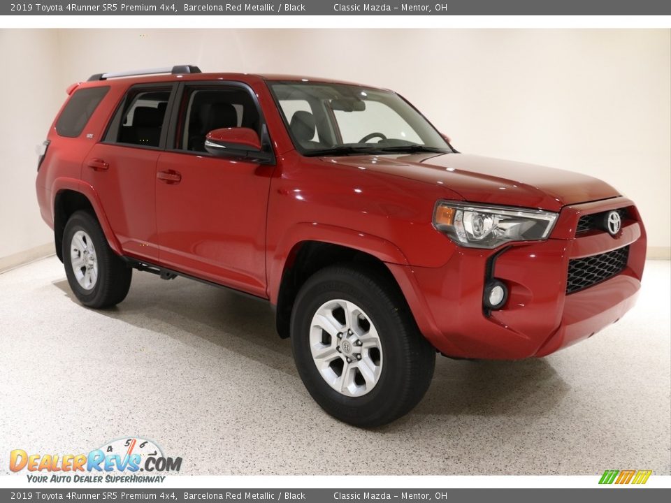 Front 3/4 View of 2019 Toyota 4Runner SR5 Premium 4x4 Photo #1