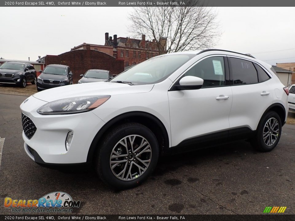 Front 3/4 View of 2020 Ford Escape SEL 4WD Photo #8