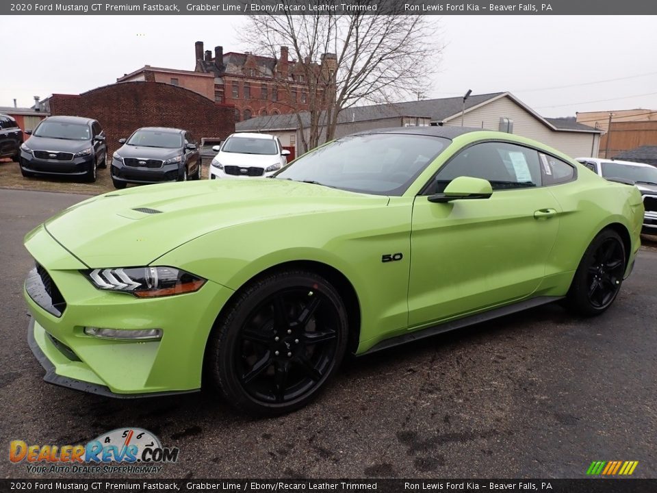 Front 3/4 View of 2020 Ford Mustang GT Premium Fastback Photo #6