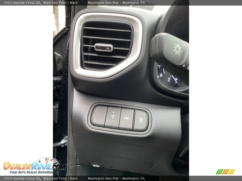 Controls of 2020 Hyundai Venue SEL Photo #13