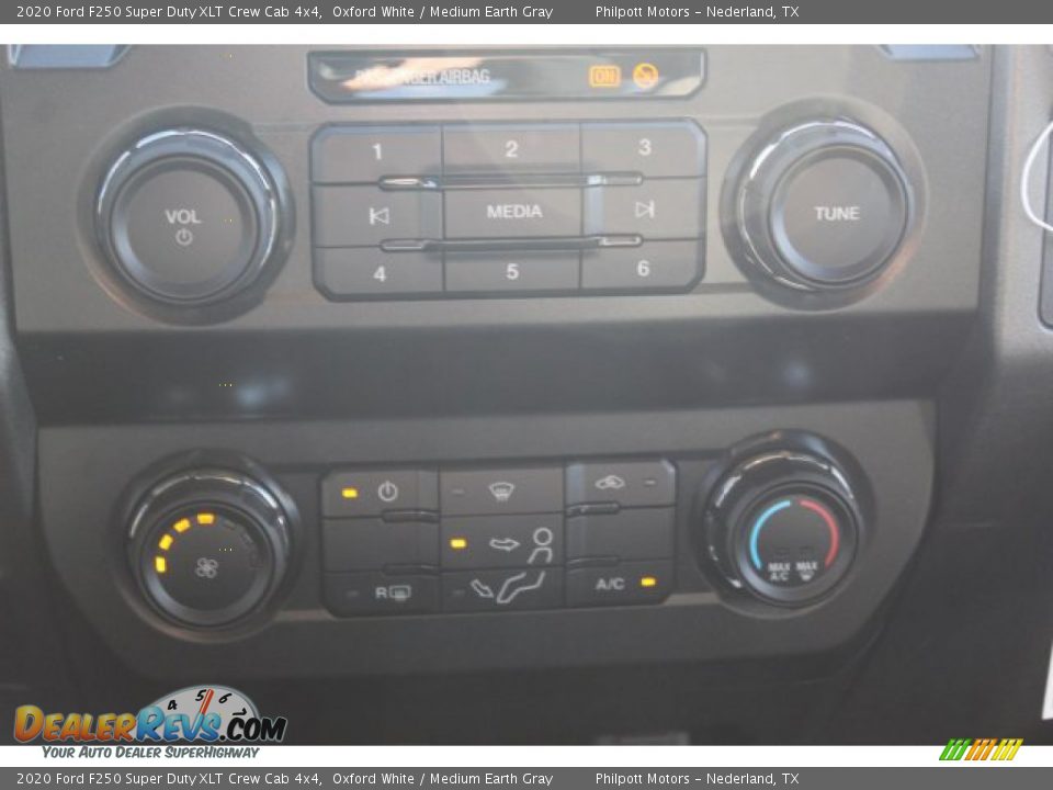 2020 Ford F250 Super Duty XLT Crew Cab 4x4 Oxford White / Medium Earth Gray Photo #16