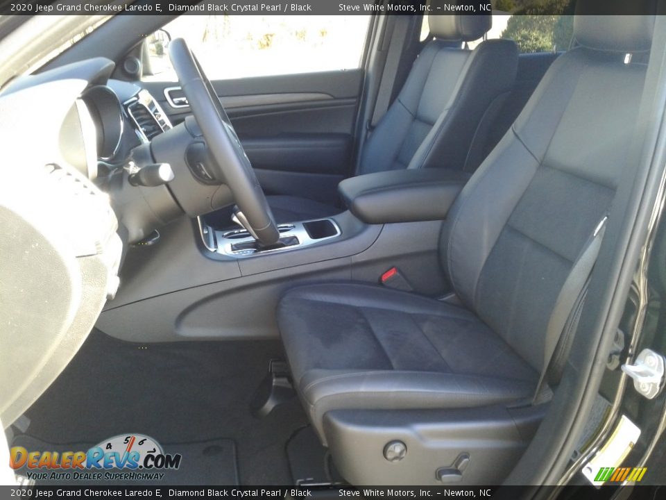 Front Seat of 2020 Jeep Grand Cherokee Laredo E Photo #10