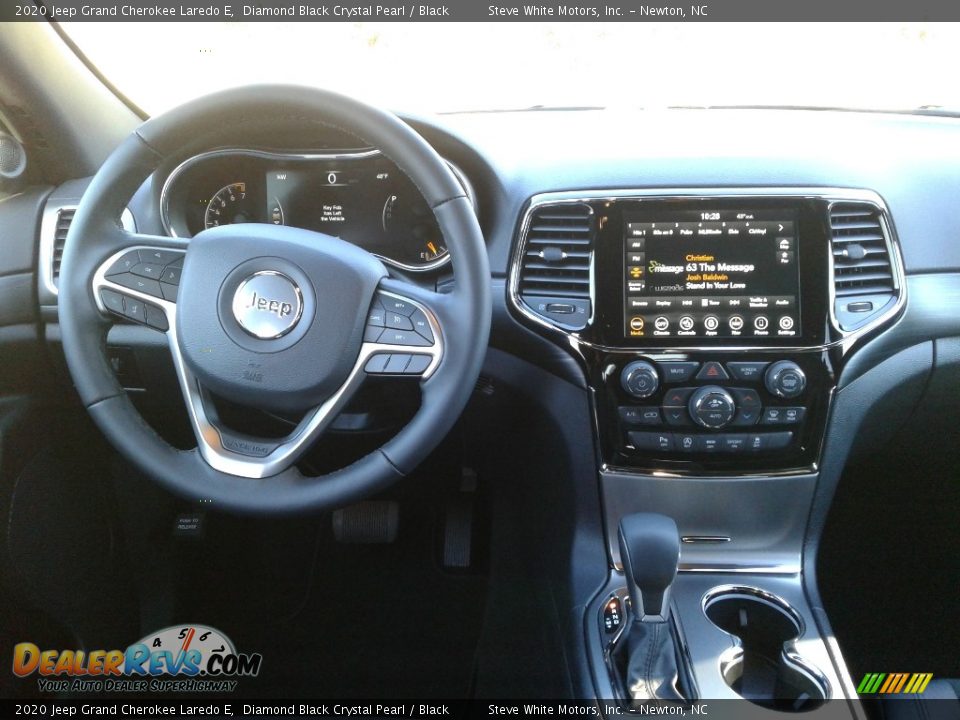 Dashboard of 2020 Jeep Grand Cherokee Laredo E Photo #13