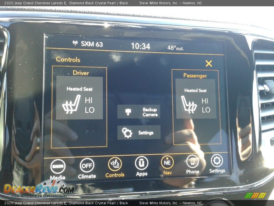 Controls of 2020 Jeep Grand Cherokee Laredo E Photo #21